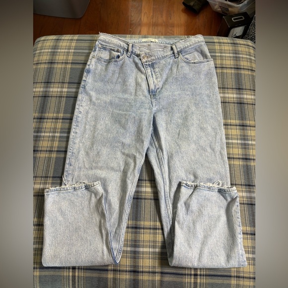 Abercrombie & Fitch 90s Straight Ultra High Rise Light With Criss Cross Waist - Picture 12 of 16